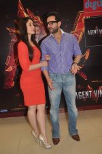 Saif Ali Khan and Kareena Kapoor promote Agent vinod in Kurla, Mumbai on 20th March 2012 (53).JPG